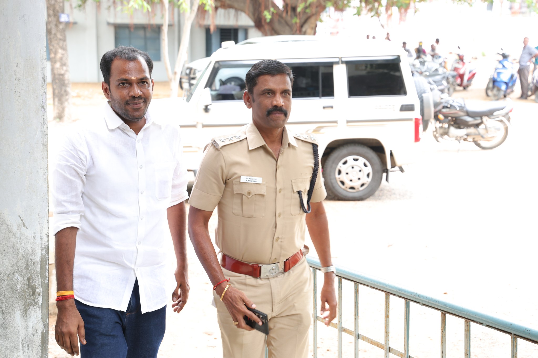 பன்னிரெண்டாம் வகுப்பு பொதுத்தேர்வில் முதல் மூன்று இடங்கள் பிடித்த திருச்செங்கோடு  மாணவர்களை கௌரவிக்கும் விதமாக அவர்களுக்கு விருது  வழங்கப்பட்டது